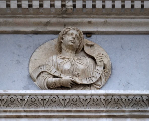 Tiburtine Sibyl Relieve Portal Catedral San Lorenzo Lugano Suiza — Foto de Stock