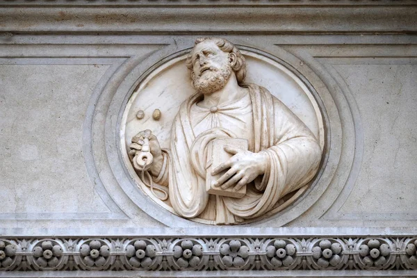 Saint Peter Relief Portal Cathedral Saint Lawrence Lugano Switzerland — Stock Photo, Image