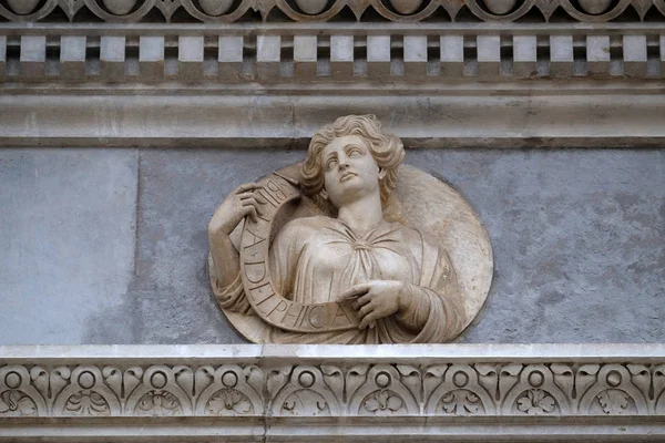 Delphic Sibyl Relief Sur Portail Cathédrale Saint Laurent Lugano Suisse — Photo