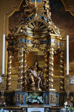 Ana sunak balıkçılar adada, bir Lake Maggiore, İtalya'nın ünlü Borromeo adalarından St. Victor kilise içinde