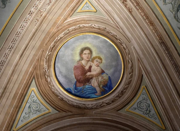 圣母玛利亚与婴儿耶稣 天花板壁画在圣维克多教堂的渔人岛 著名的博罗梅奥群岛马焦雷湖 意大利 — 图库照片