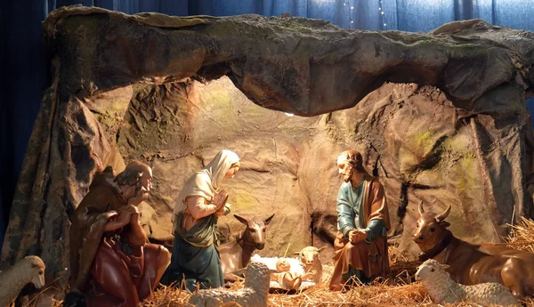 诞生场面 圣诞节托儿所在圣心大教堂在萨格勒布 — 图库照片