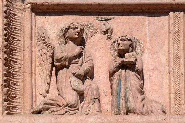 Annunciation Virgin Mary Relief Facade Saint Anastasia Church Verona Italy — Stock Photo, Image