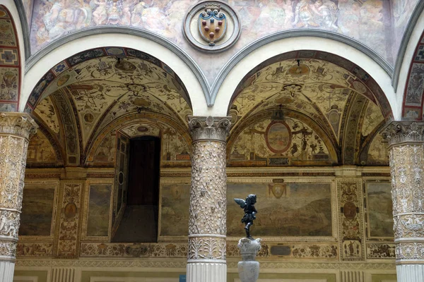 Nádvoří Palazzo Vecchio Starý Palác Masivní Románské Opevněný Palác Radnice — Stock fotografie