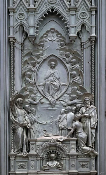 从玛丽的生活细节圣玛丽亚 德尔菲奥雷大教堂门 佛罗伦萨 意大利 — 图库照片
