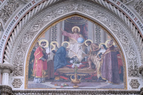 サンタ マリア フィオーレ大聖堂 花の聖マリア大聖堂 フィレンツェ イタリア キリストはマリアと聖ヨハネ大聖堂ディのバプテスト メイン ポータルと即位 — ストック写真
