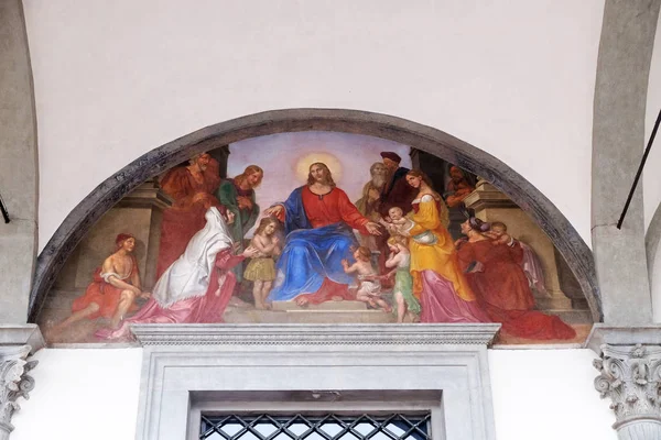 Jezus Błogosławi Dzieci Freskami Luneta Ospedale Degli Innocenti Zewnątrz Arcade — Zdjęcie stockowe