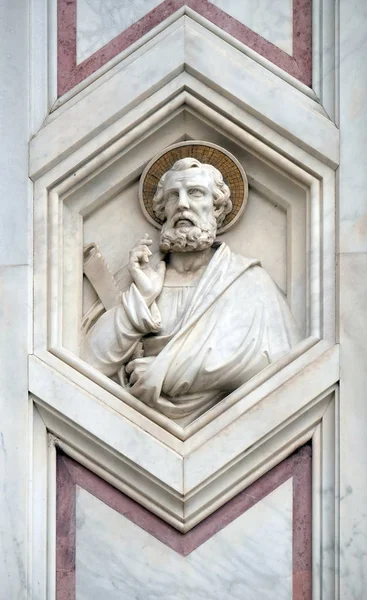 Симон Апостол Рельеф Фасаде Базилики Санта Кроче Базилика Святого Креста — стоковое фото