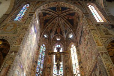 Maestro Di Figlines boyalı tahta haç (ca. 1320) Basilica di Santa Croce (Bazilika Holy Cross) - ana sunak üzerinde ünlü Fransisken Kilisesi Floransa, İtalya