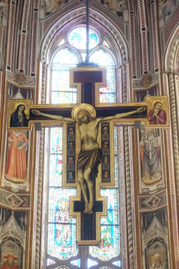Maestro Di Figlines boyalı tahta haç Basilica di Santa Croce (Bazilika Holy Cross) - ana sunak üzerinde ünlü Fransisken Kilisesi Floransa, İtalya