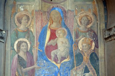 Madonna Enthroned Azizler ile ve melekler, fresk Francesco Fiorentino tarafından köşesinde Via della Scala ve Piazza Santa Maria Novella 1420, Floransa, İtalya