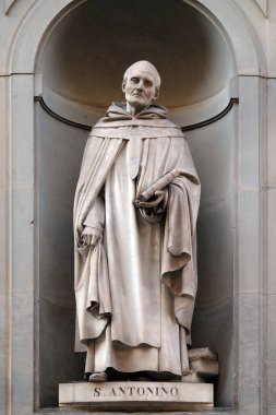 Saint Antoninus, Uffizi Colonnade nişler heykeli. 19. yüzyılın ilk yarısında onlar ünlü kişilerin Floransa, İtalya için 28 heykelleri tarafından işgal edildi
