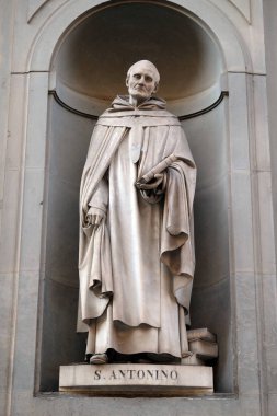 Saint Antoninus, Uffizi Colonnade nişler heykeli. 19. yüzyılın ilk yarısında onlar ünlü kişilerin Floransa, İtalya için 28 heykelleri tarafından işgal edildi