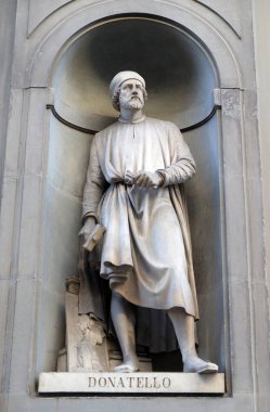 Donatello, Uffizi Colonnade nişler heykeli. 19. yüzyılın ilk yarısında onlar ünlü kişilerin Floransa, İtalya için 28 heykelleri tarafından işgal edildi
