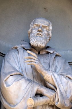 Galileo Galilei, Uffizi Colonnade nişler heykeli. 19. yüzyılın ilk yarısında onlar ünlü kişilerin Floransa, İtalya için 28 heykelleri tarafından işgal edildi