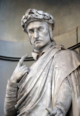 Dante Alighieri Uffizi Colonnade nişler içinde. 19. yüzyılın ilk yarısında onlar ünlü kişilerin Floransa, İtalya için 28 heykelleri tarafından işgal edildi