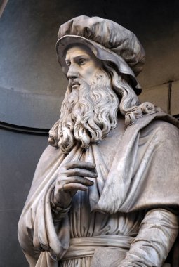 Leonardo da Vinci, Uffizi Colonnade nişler heykeli. 19. yüzyılın ilk yarısında onlar ünlü kişilerin Floransa, İtalya için 28 heykelleri tarafından işgal edildi