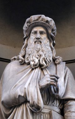 Leonardo da Vinci, Uffizi Colonnade nişler heykeli. 19. yüzyılın ilk yarısında onlar ünlü kişilerin Floransa, İtalya için 28 heykelleri tarafından işgal edildi