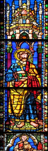 聖ピーター バシリカ サンタ クローチェ 聖十字架大聖堂 ステンド グラスの窓 フィレンツェで有名なフランシスコ会教会 — ストック写真
