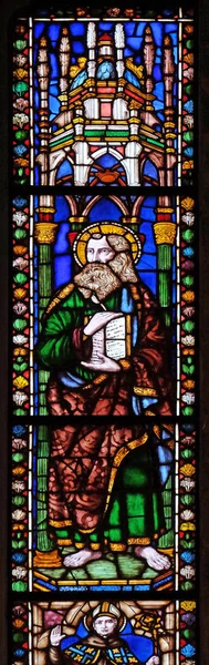 Saint Matthew, Glasraam in de Basilica di Santa Croce (Basiliek van het Heilig Kruis) - beroemde Minderbroederskerk in Florence, Italië — Stockfoto