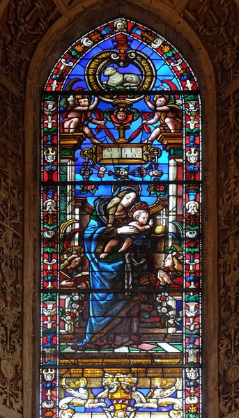 มาดอนน าและเด กกระจกส างโดยฟ โบสถ Strozzi ในโบสถ Santa Maria Novella — ภาพถ่ายสต็อก