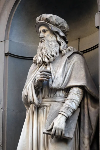 Léonard Vinci Statue Dans Les Niches Colonnade Des Offices Première — Photo