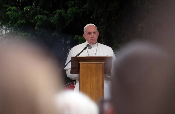 Kuzey Makedonya Başkenti Üsküp Katedrali Önünde Genç Insanlarla Papa Francis — Stok fotoğraf