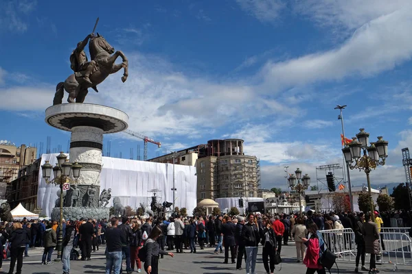 Gläubige Versammeln Sich Mai 2019 Auf Dem Hauptplatz Von Skopje — Stockfoto