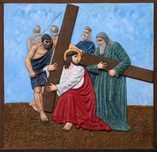 5. Haç İstasyonları, Cyrene Simon haç taşır, Malesnica Bakire Meryem Immaculate Conception kilisesi, Zagreb, Hırvatistan