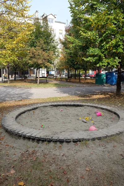 Malesnica yerleşim bölgesinde çocuk oyun alanı, Zagreb, Hırvatistan