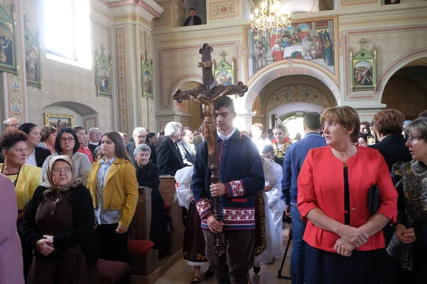Personas Iglesia Misa Del Día Acción Gracias Stitar Croacia — Foto de Stock
