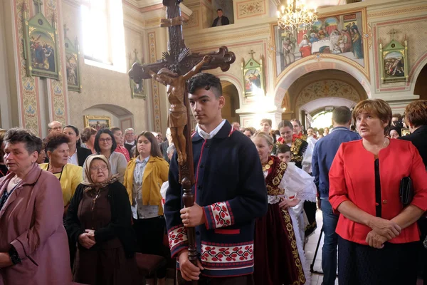 Personas Iglesia Misa Del Día Acción Gracias Stitar Croacia — Foto de Stock