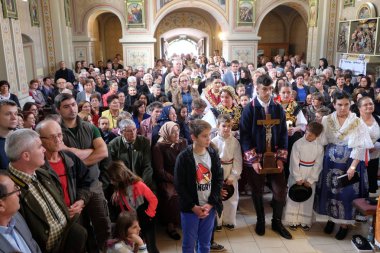 Stitar Şükran günü Ayin'de kilisede insanlar, Hırvatistan