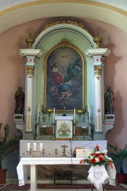 Barilovicki Cerovac' daki Kutsal Teslis kilisesinde sunak, Hırvatistan