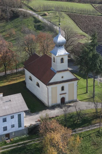 Приходская Церковь Святой Троицы Бариловицки Церовац — стоковое фото