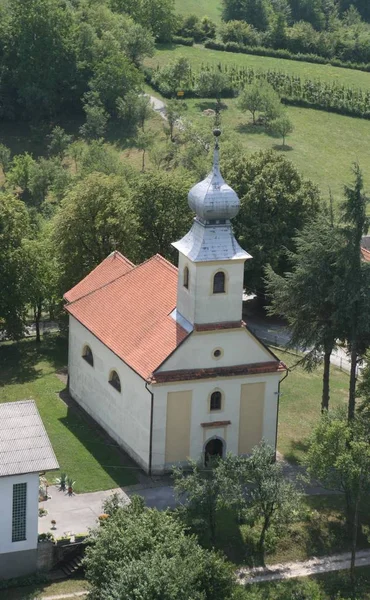 Приходская Церковь Святой Троицы Бариловицки Церовац — стоковое фото