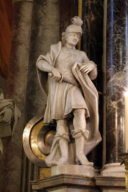 Zagreb' deki Saint John the Baptist kilisesinin ana sunağındaki Aziz Martin heykeli, Hırvatistan