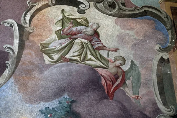 父が創造する神 クロアチア ザグレブのバプテスマ教会聖ヨハネの天井にフレスコ画 — ストック写真