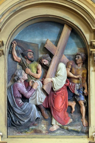 十字架の第6駅 ヴェロニカは ザグレブ クロアチアのバプテスマ教会 聖ヨハネのイエスの顔を拭きます — ストック写真