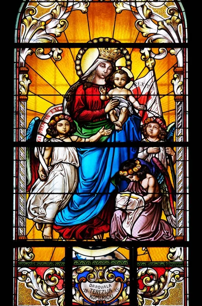 Дева Мария Младенцем Иисусом Ангелами Витражи Церкви Святого Иоанна Крестителя — стоковое фото
