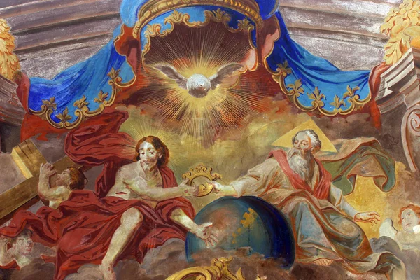 圣三一 克罗地亚萨莫摩圣母玛利亚升天教堂的祭坛壁画 — 图库照片