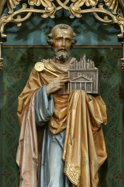 圣彼得使徒 在克罗地亚伊万尼奇格拉德圣彼得教堂主祭坛上的雕像 — 图库照片