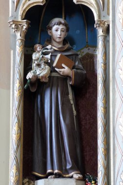 Padua Aziz Anthony, Posavski Bregi Saint Maximilian kilisesinde İsa'nın Kutsal Kalp sunak üzerinde heykeli, Hırvatistan