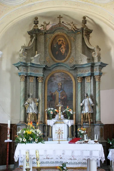 Главный Алтарь Церкви Святого Николая Лиеви Дубровчак Хорватия — стоковое фото