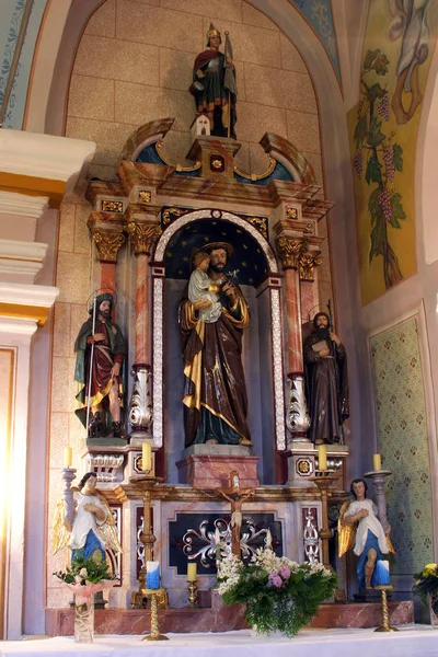 Βωμός Του Αγίου Ιωσήφ Στην Εκκλησία Της Αγίας Βαρβάρας Στην — Φωτογραφία Αρχείου