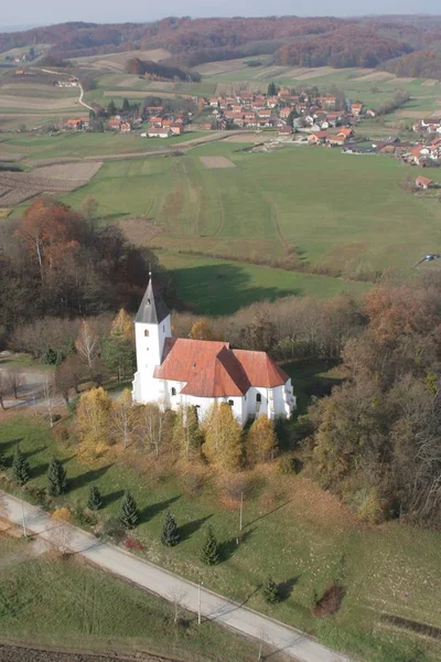 Bedenica Tüm Saints Parish Kilisesi, Hırvatistan