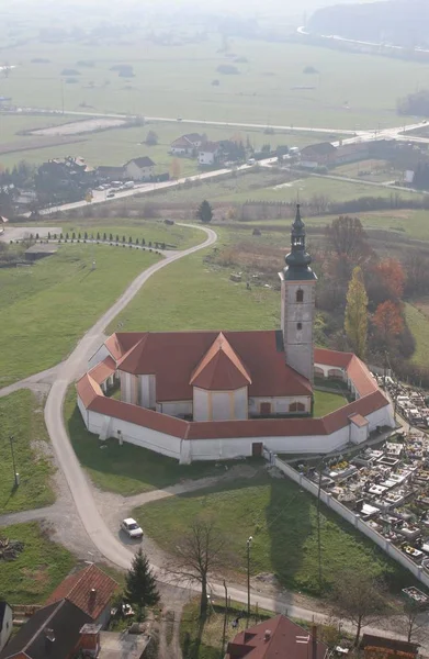 Церковь Трех Царств Комине Хорватия — стоковое фото