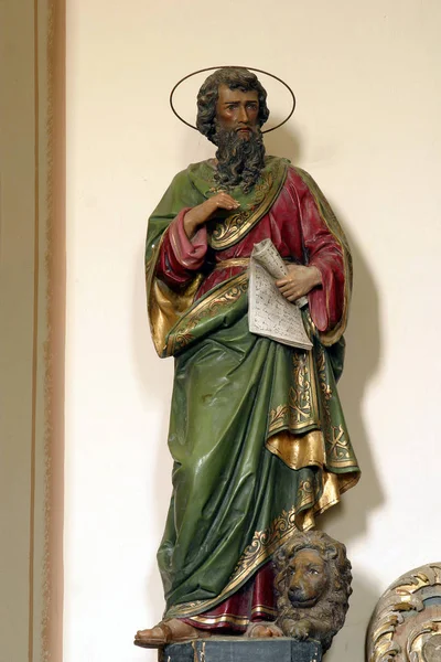 聖マルコエバンジェリスト ヴェリキビサグ クロアチアの聖マグダラ教会でイエスの聖なる心の祭壇に彫像 — ストック写真