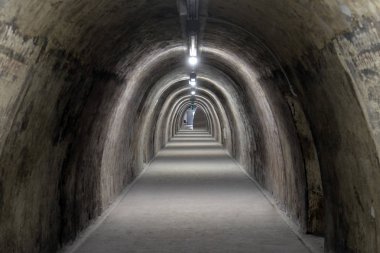 Tünel Gric Eski şehir, turistik altında bir Ww2 olduğunu. Zagreb, Hırvatistan'da yenilenmiş ve yürüyüş ve sergilere açık