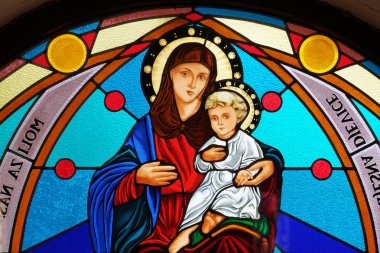 Bebek İsa ile Bakire Meryem, Hrasno Barış Our Lady Queen Türbesi vitray pencere, Bosna-Hersek